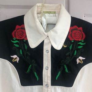 Gianna bini  western embroidered with pearl snap beautiful blouse